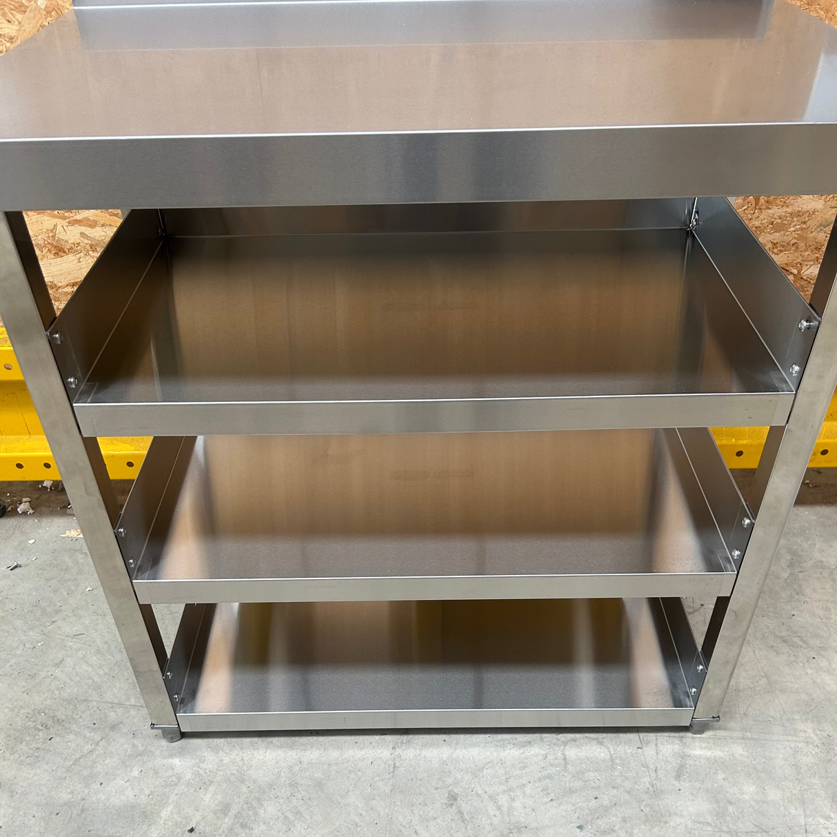 600mm Bar Work Table With Shelving For Glassware