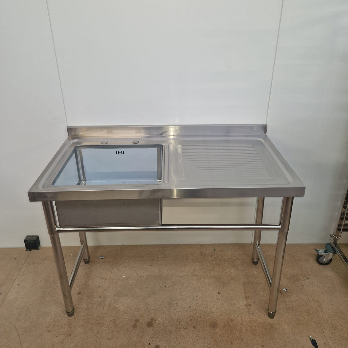 1200mm Single Bowl Sink - No Undershelf - Drainer on Right